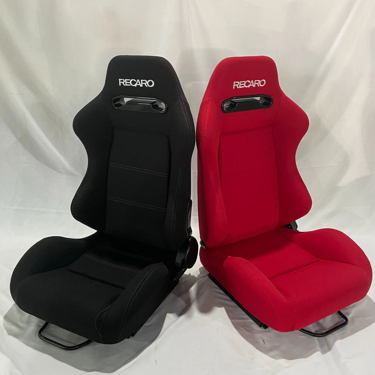 Siège baquet CS-010 — coque carbone et revêtement personnalisable