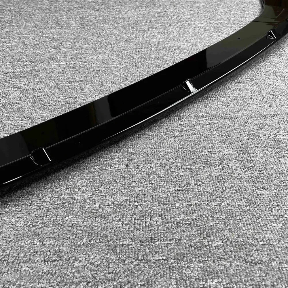 Lame Avant Noire Style Maxton pour Golf 7/7.5 GTI, GTD et R – Carrosserie & style | OURANE.COM
