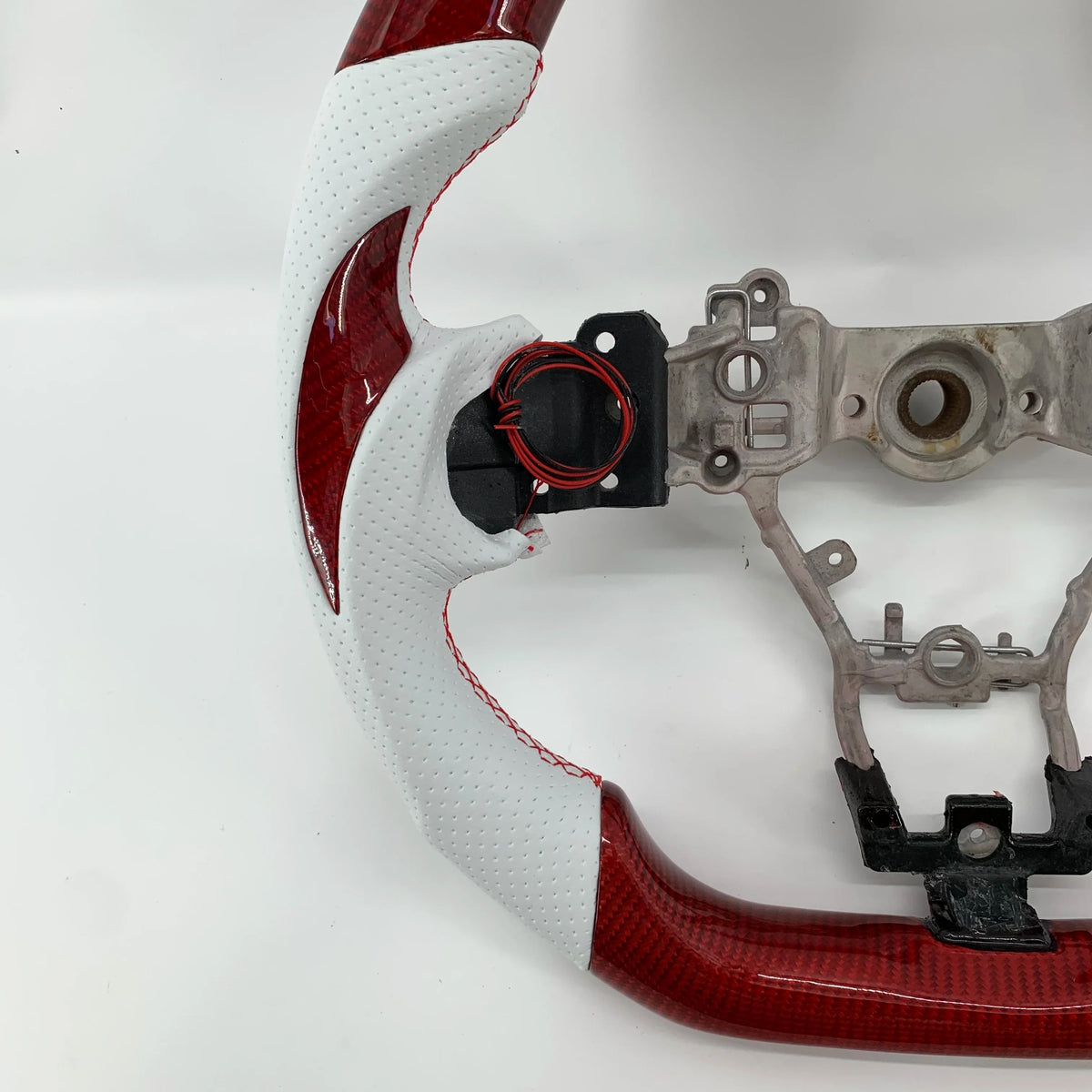 Volant carbone rouge personnalisé Subaru à partir de 2015