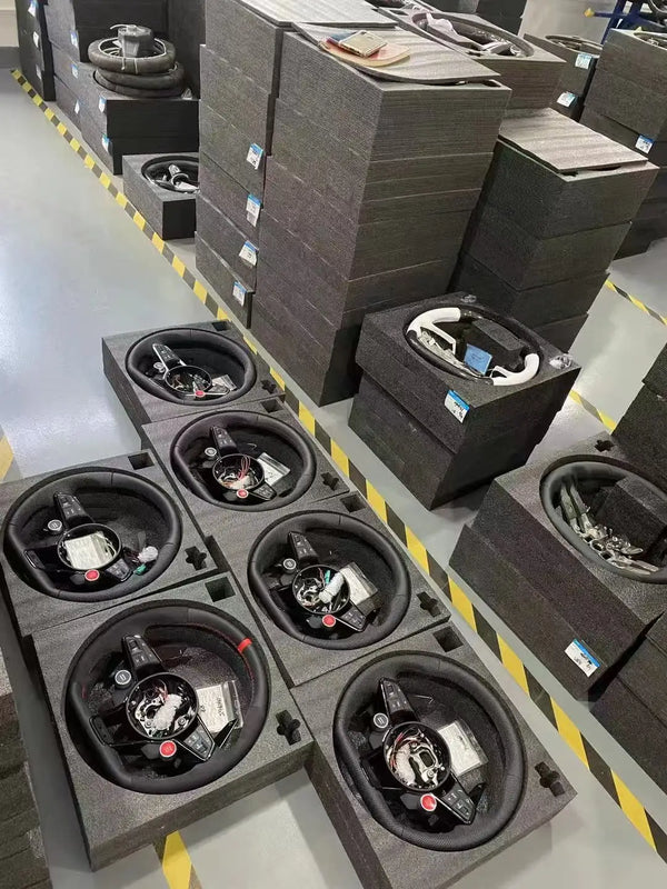 Une paire de sièges de voiture de course réglables et modifiés - OURANE.COM