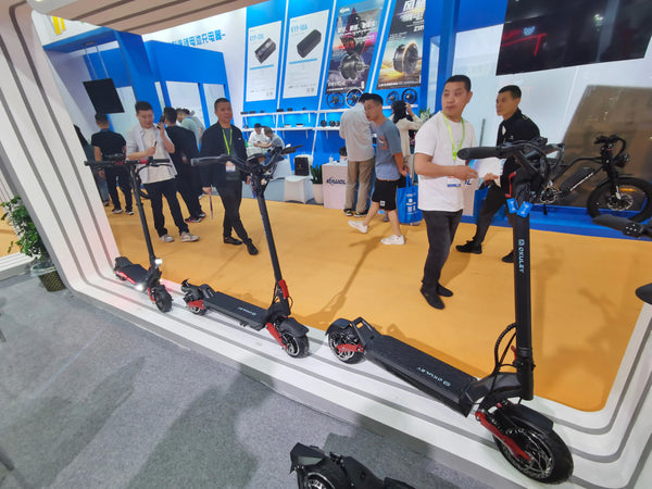Scooter électrique de neige de scooter de neige de 1500 52V 23.4Ah 2000W - OURANE.COM