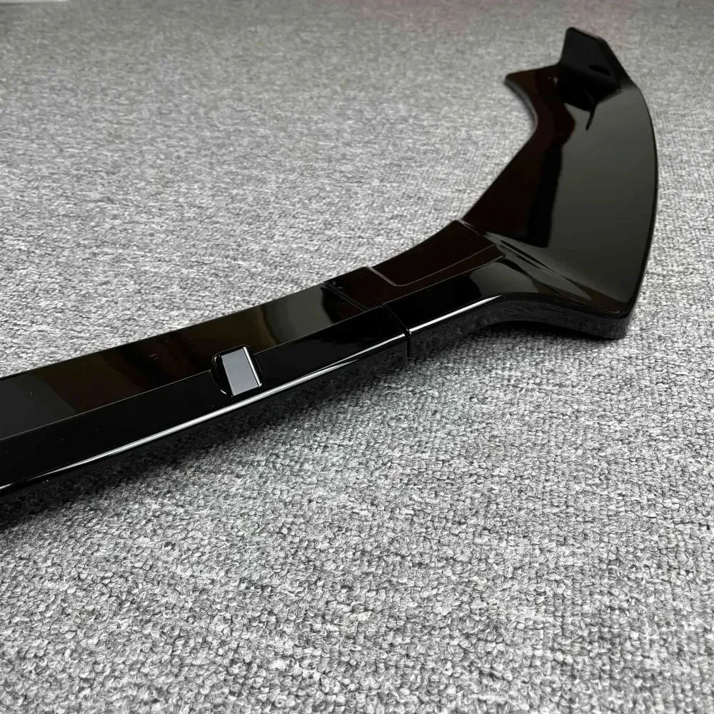 Lame Avant Noire Style Maxton pour Golf 7/7.5 GTI, GTD et R – Carrosserie & style | OURANE.COM